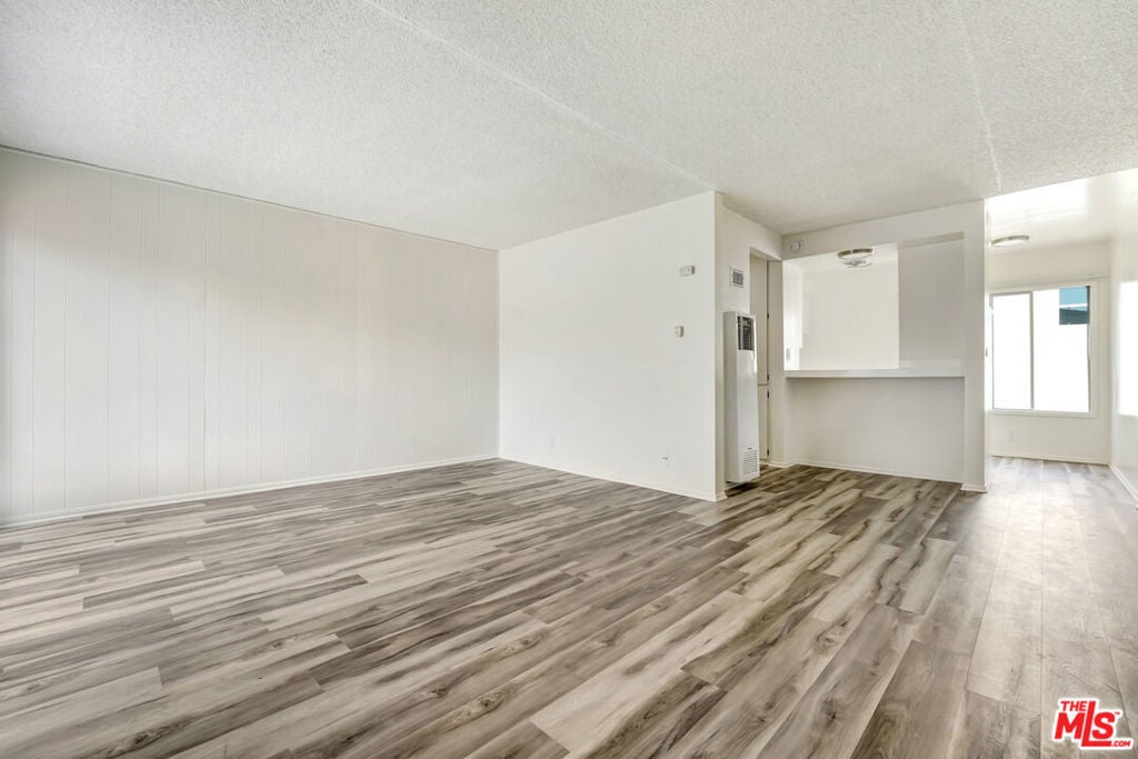 Photo of Listing #25548763