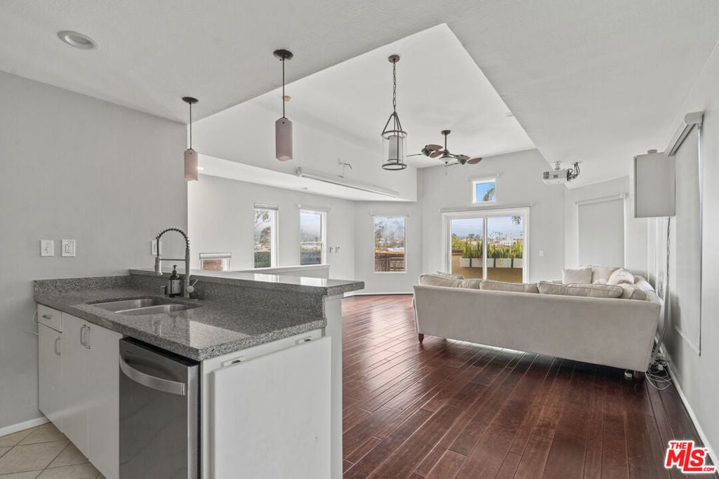 Photo of Listing #25548121