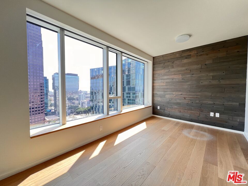 Photo of Listing #25549863