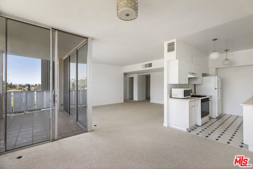 Photo of Listing #25549591