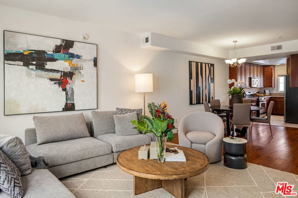 Photo of Listing #25550267