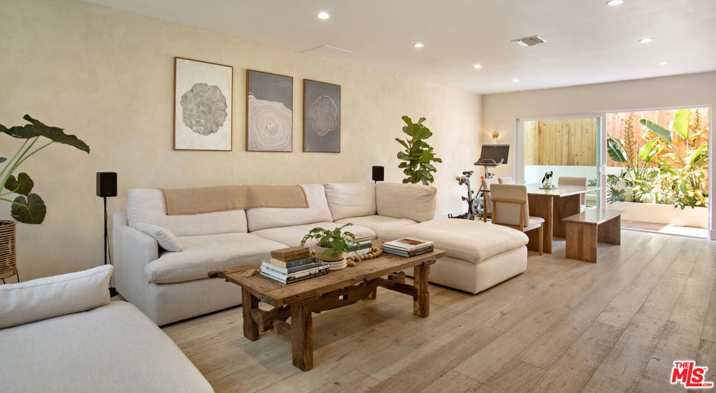 Photo of Listing #25550459