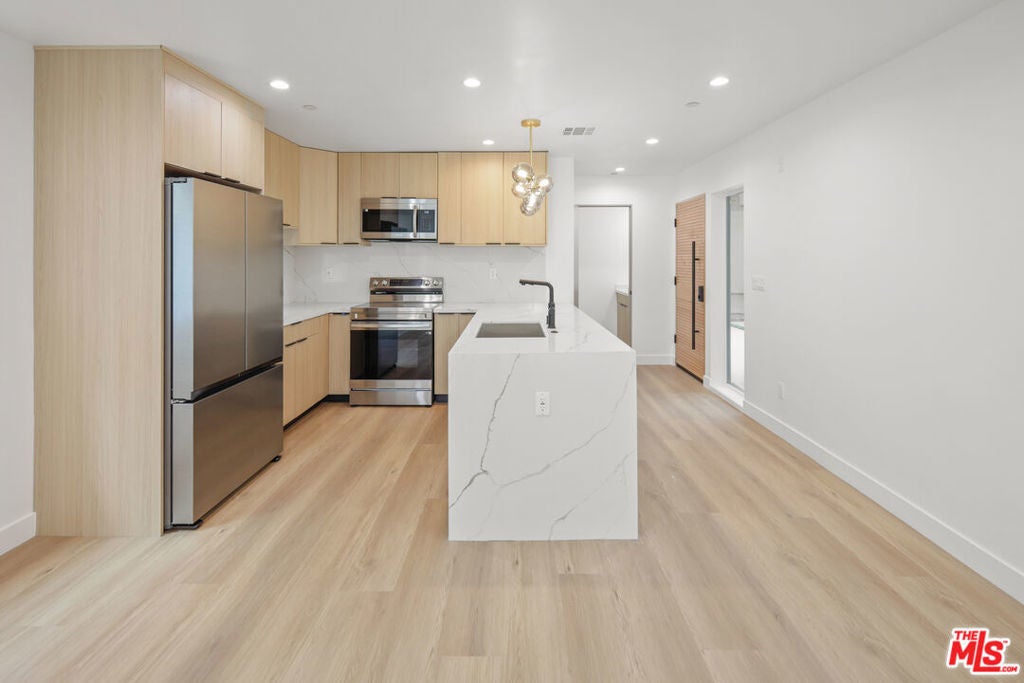 Photo of Listing #25550825