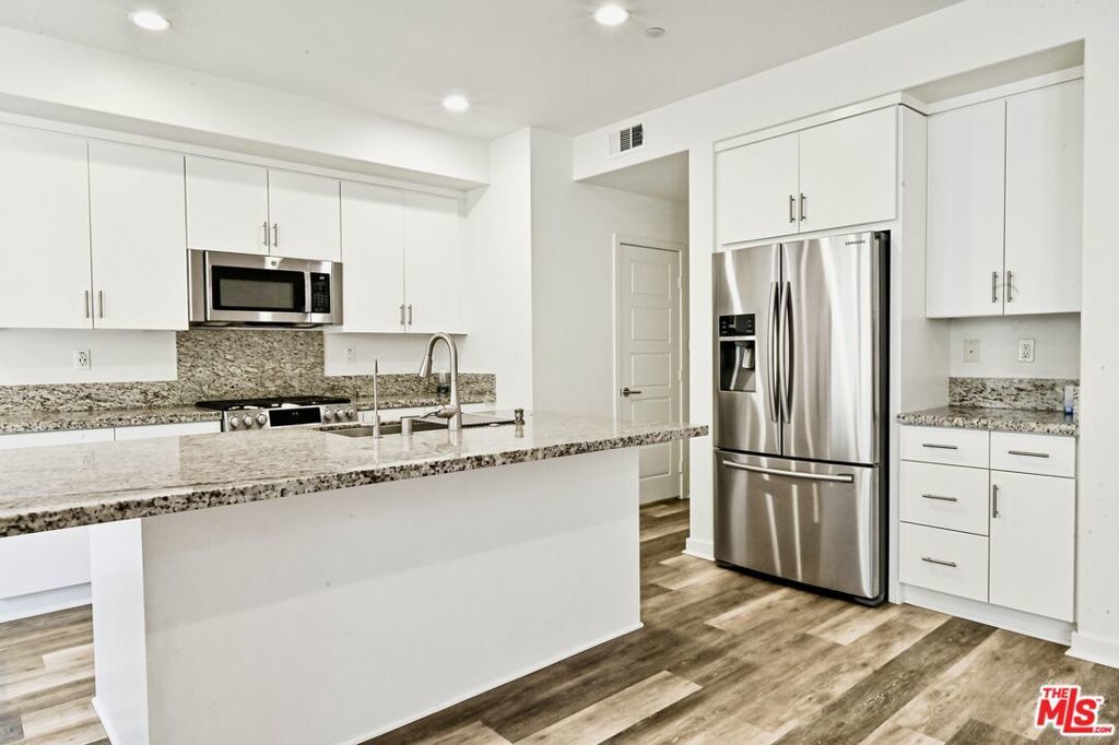 Photo of Listing #25551093