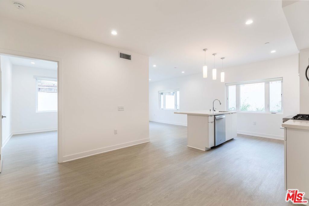 Photo of Listing #25551381