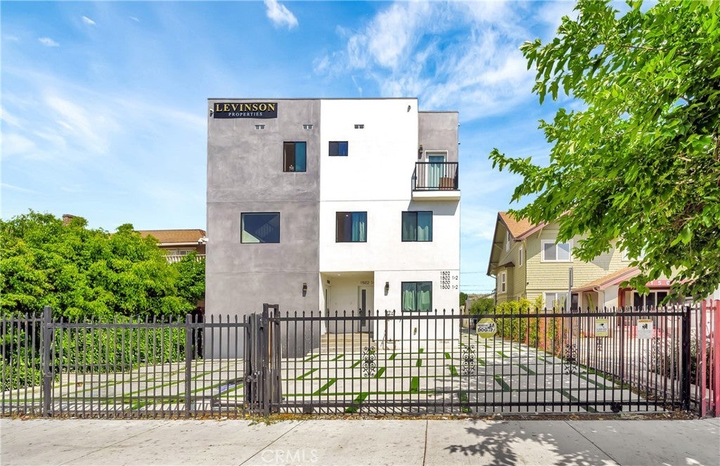 Photo of Listing #SR25128337