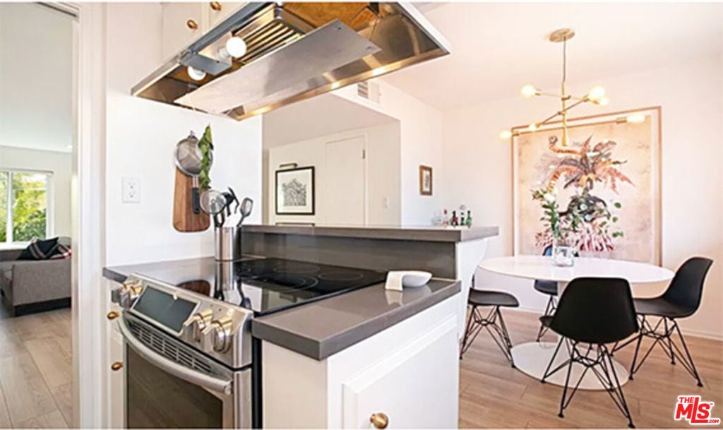 Photo of Listing #25550199