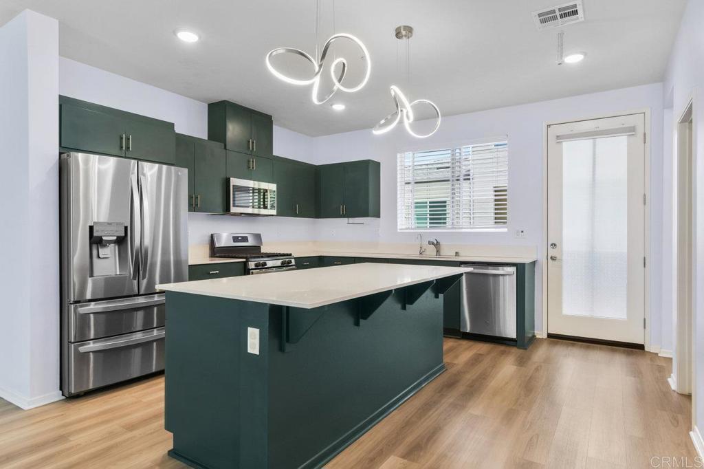 Photo of Listing #PTP2504409