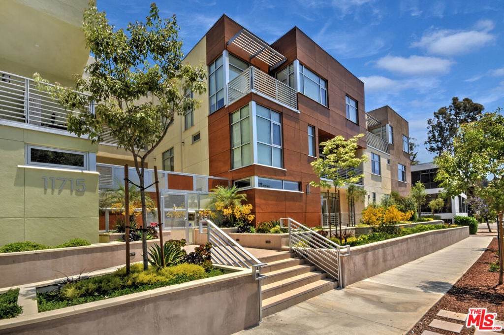 Photo of Listing #25552679