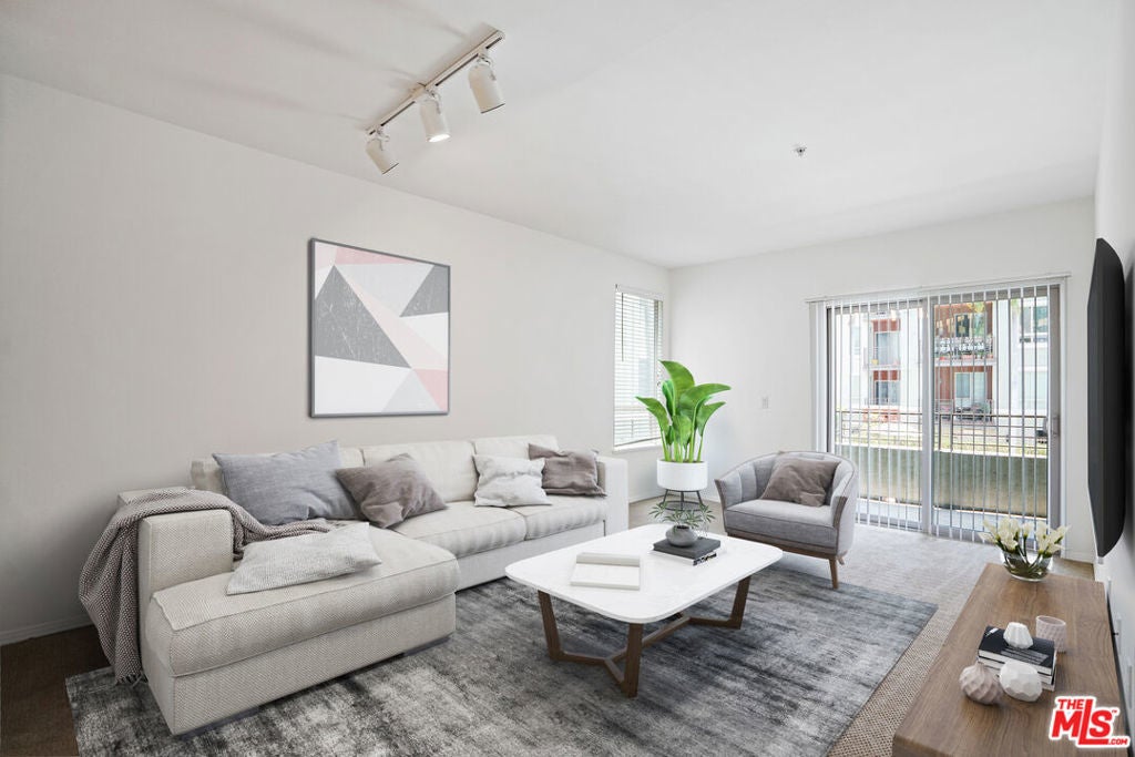 Photo of Listing #25552733