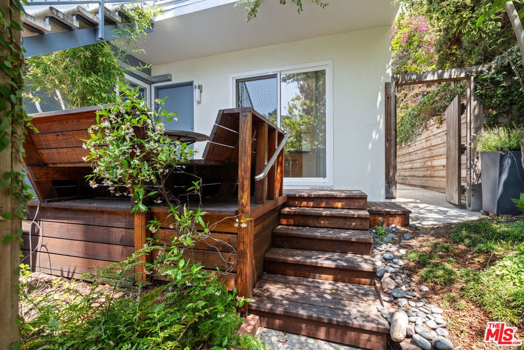 Photo of Listing #25553021