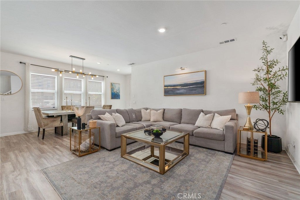 Photo of Listing #PW25133881