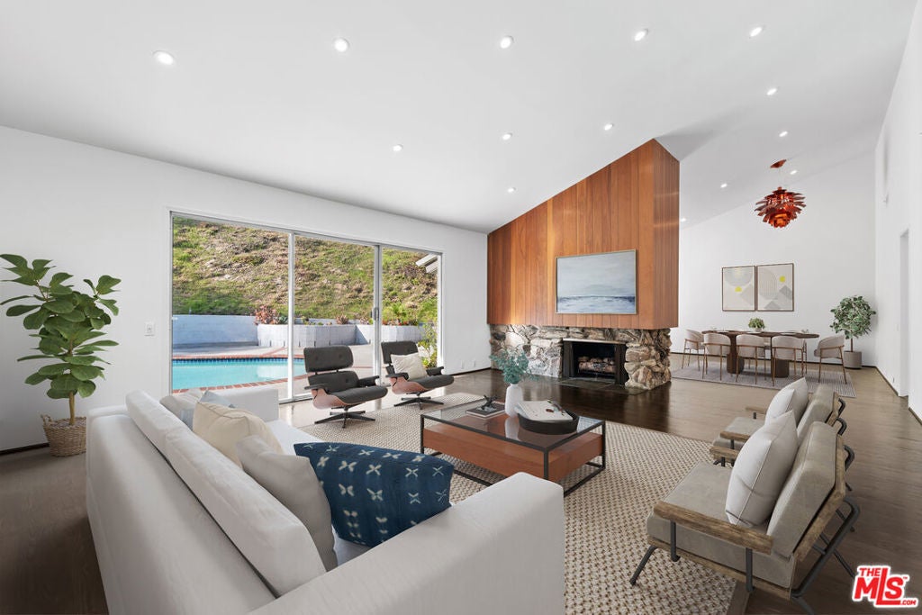 Photo of Listing #25553837