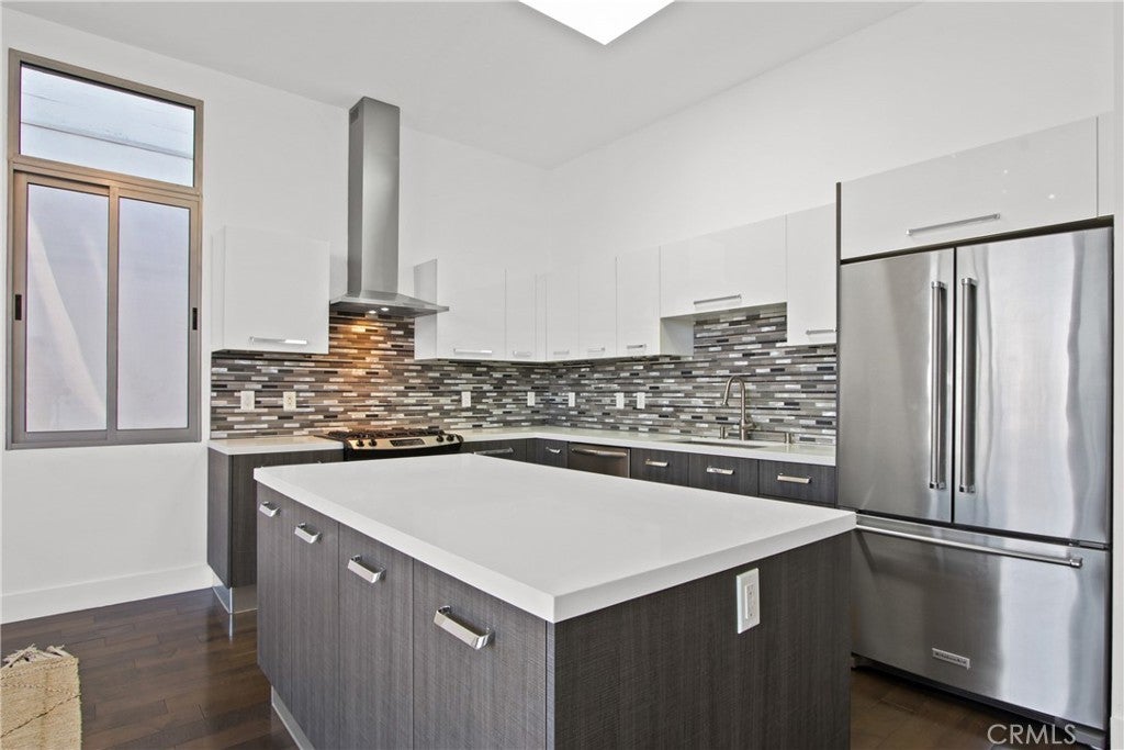 Photo of Listing #PW25136265