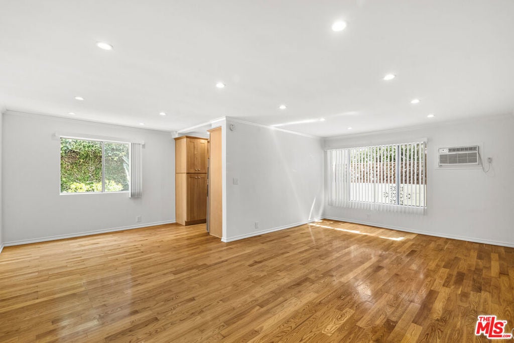 Photo of Listing #25554239