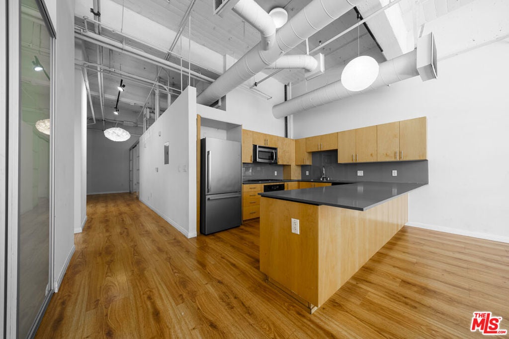 Photo of Listing #25554305