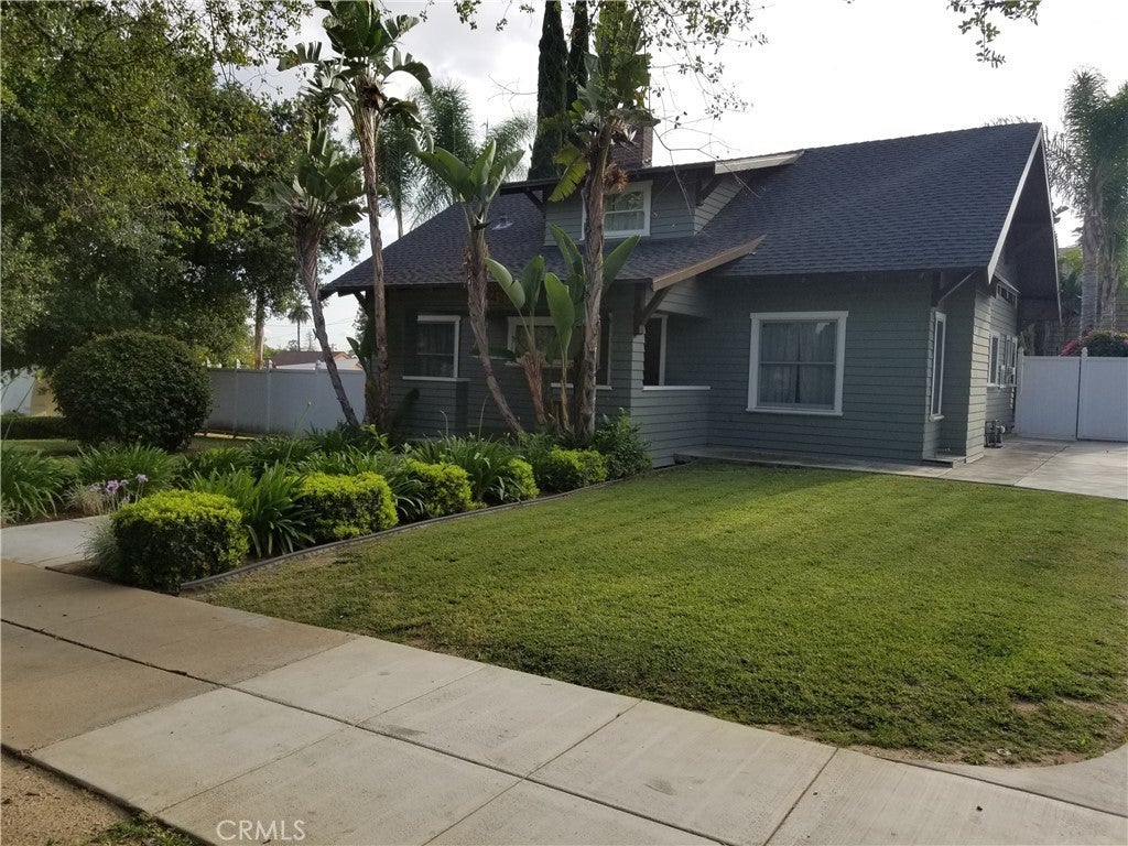 Photo of Listing #IV25137921