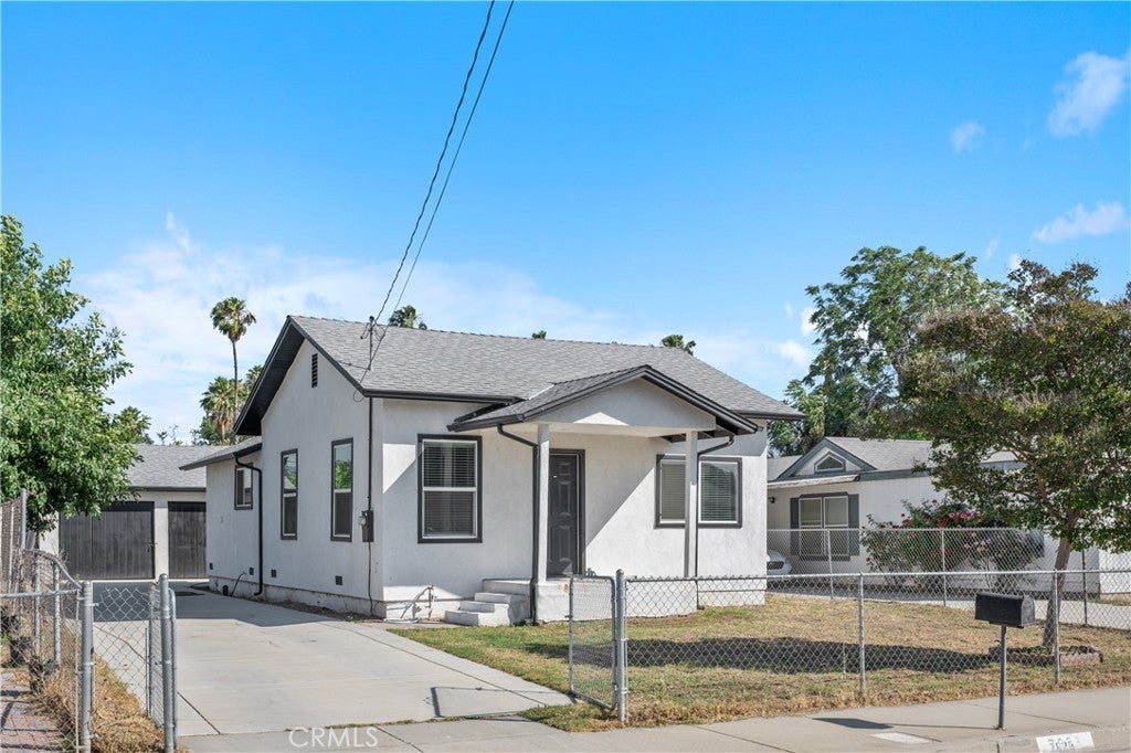 Photo of Listing #IV25135476