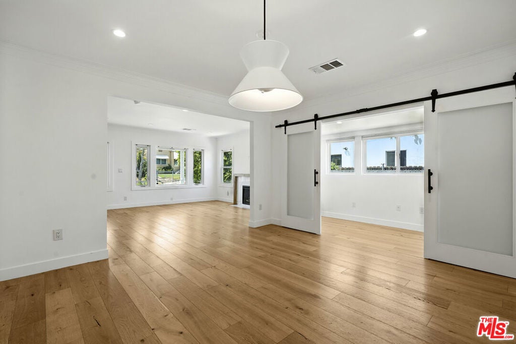 Photo of Listing #25554439