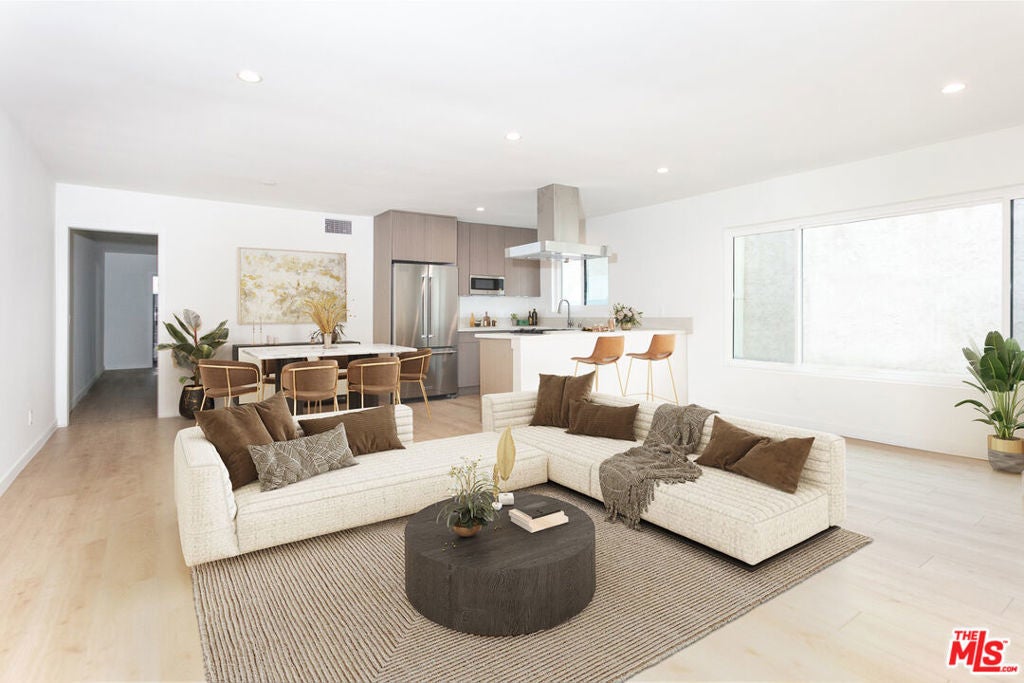 Photo of Listing #25554849