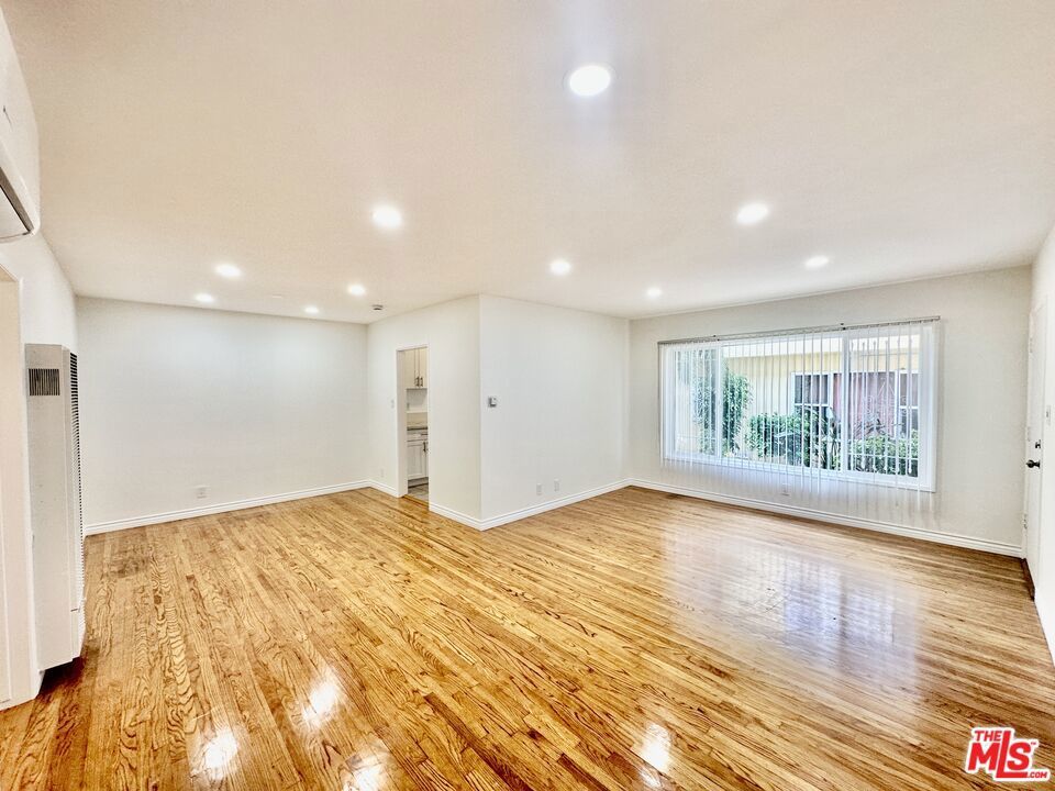 Photo of Listing #25555003