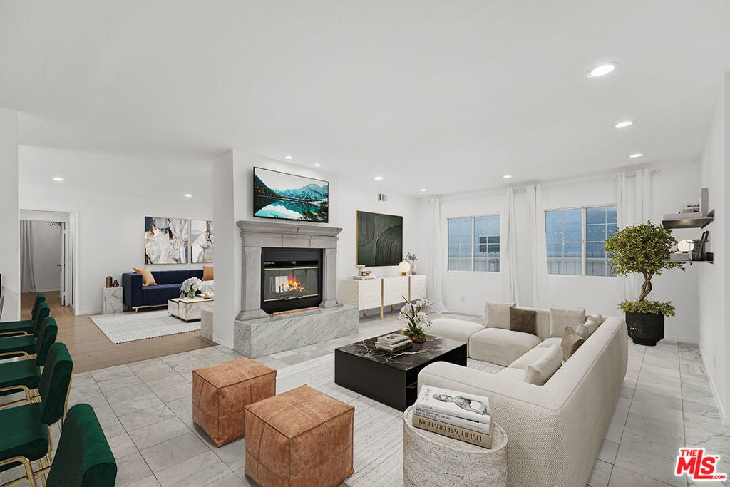 Photo of Listing #25554371