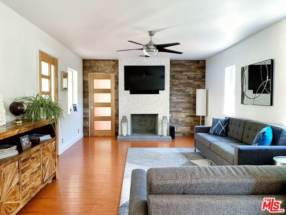 Photo of Listing #25555279