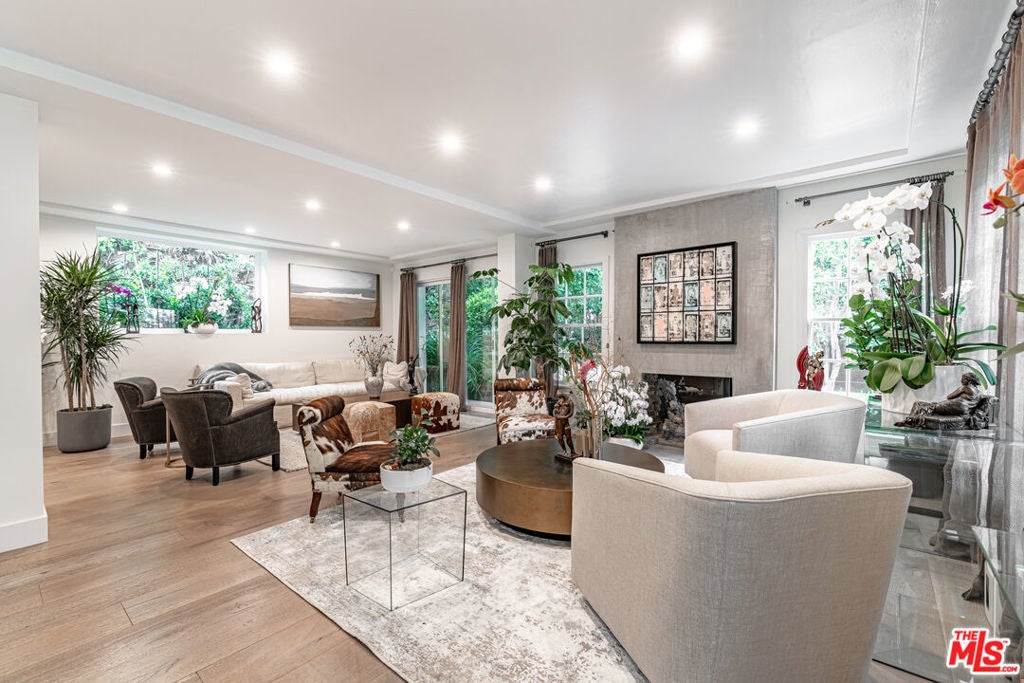 Photo of Listing #25555329