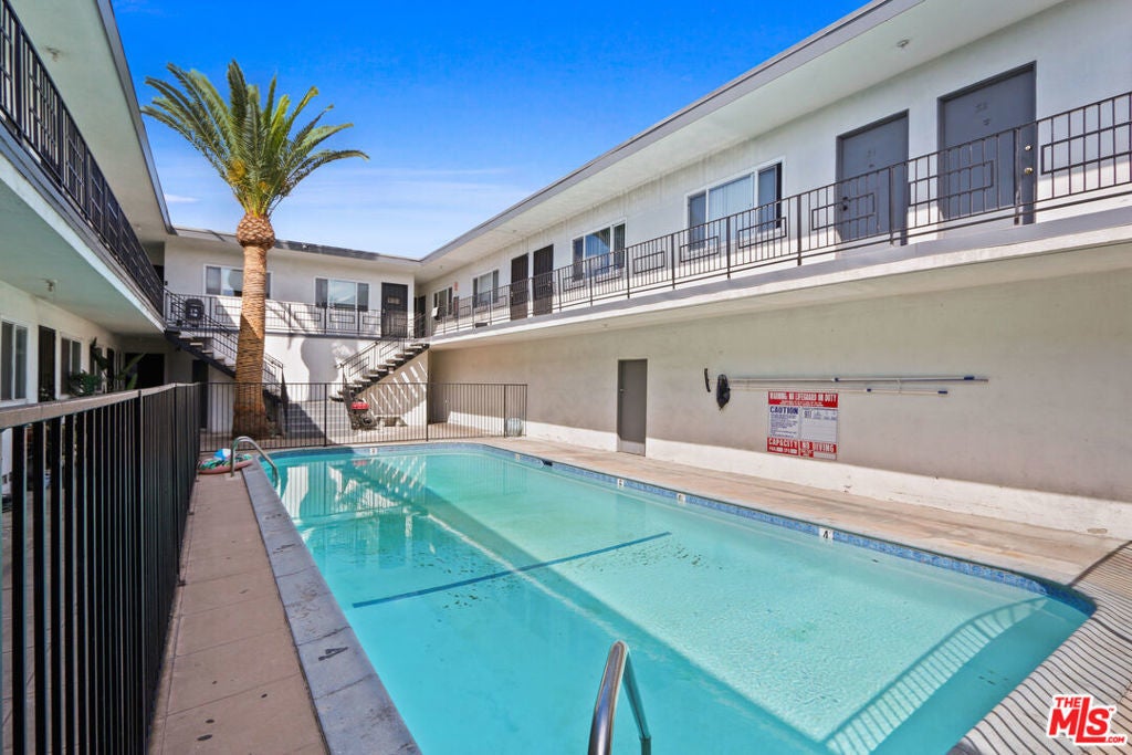 Photo of Listing #25555397