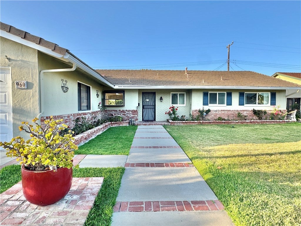 Photo of Listing #IV25139898