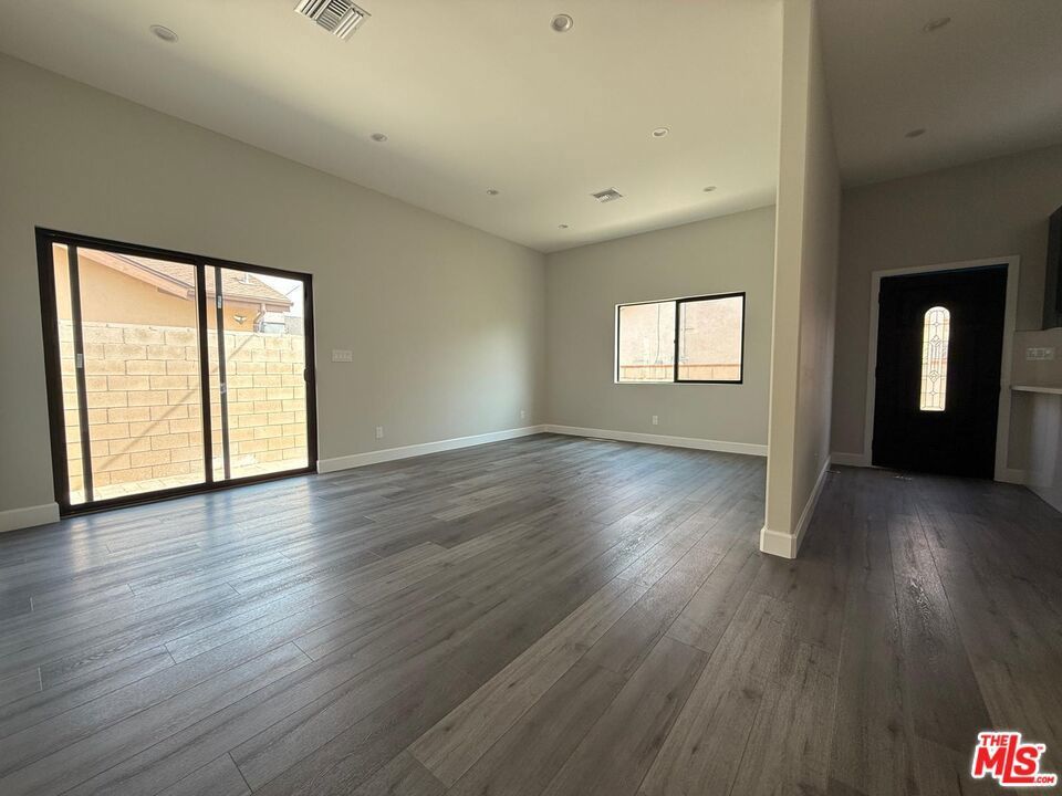 Photo of Listing #25555621