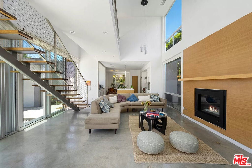 Photo of Listing #25555911