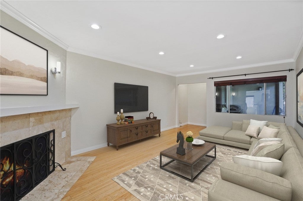 Photo of Listing #SR25141205