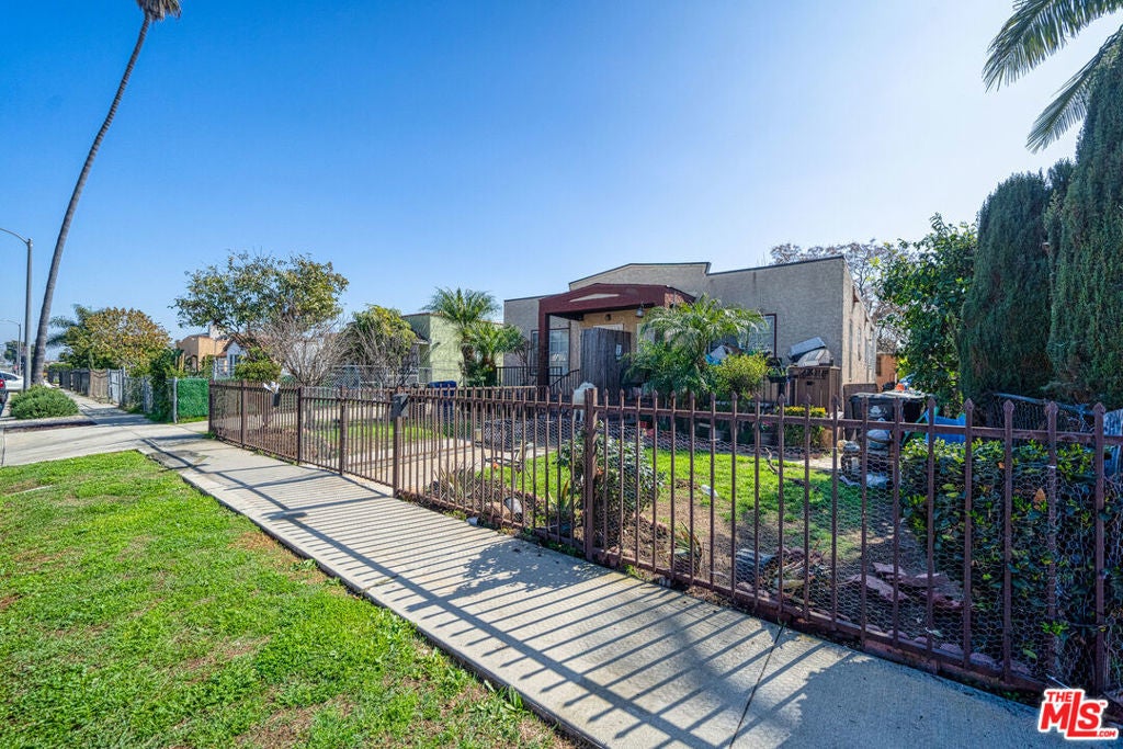 Photo of Listing #25556353