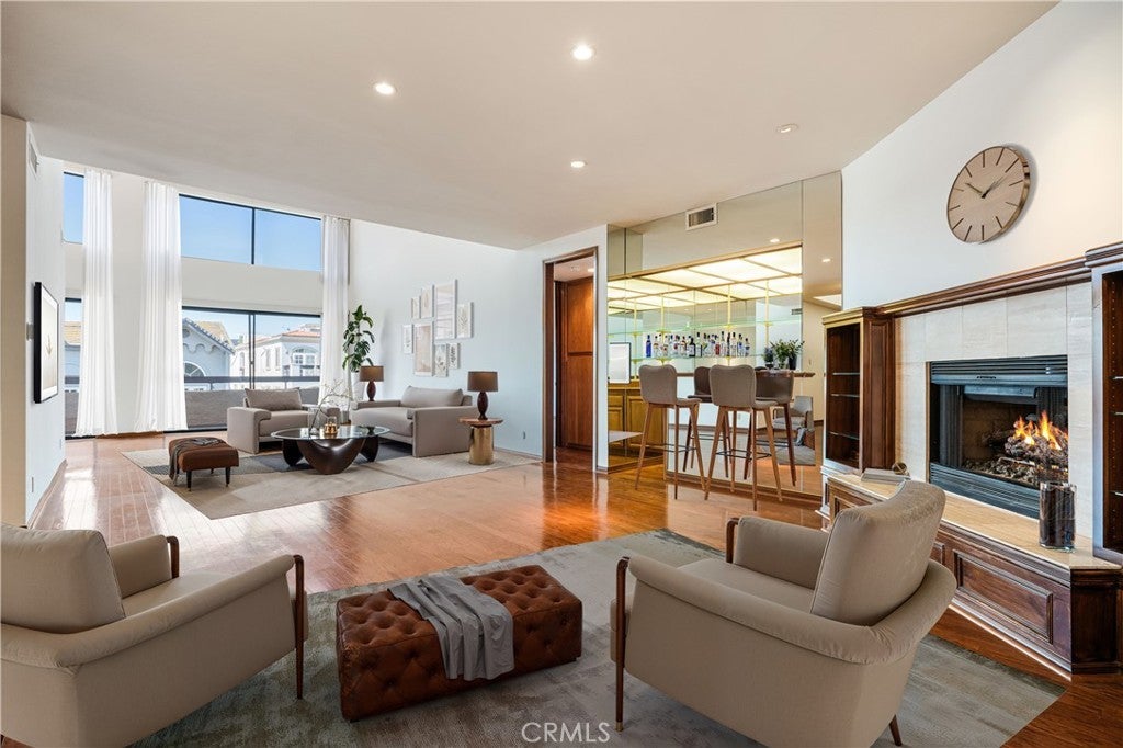 Photo of Listing #SR25141280