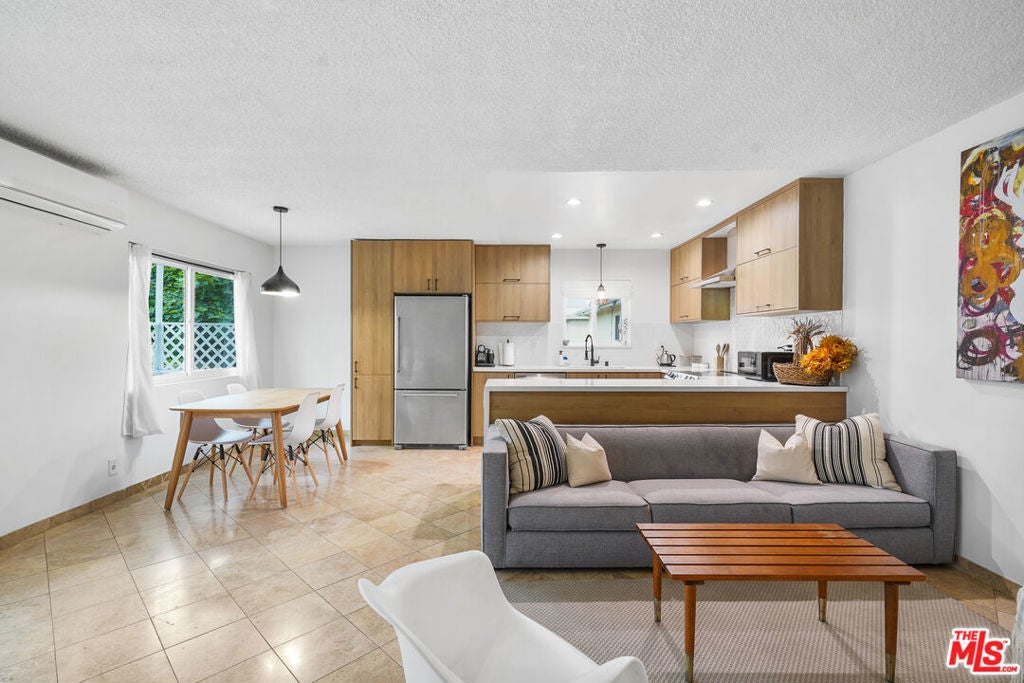 Photo of Listing #25556023