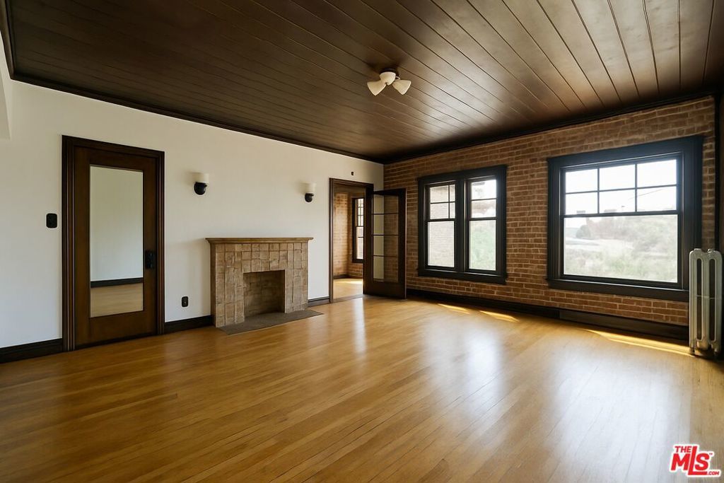 Photo of Listing #25555323