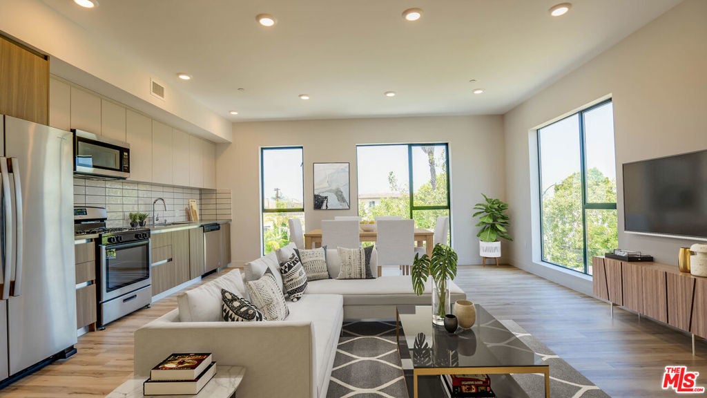 Photo of Listing #25556561