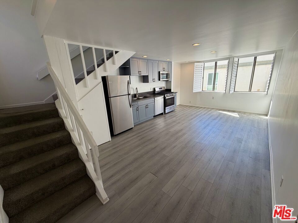 Photo of Listing #25557177