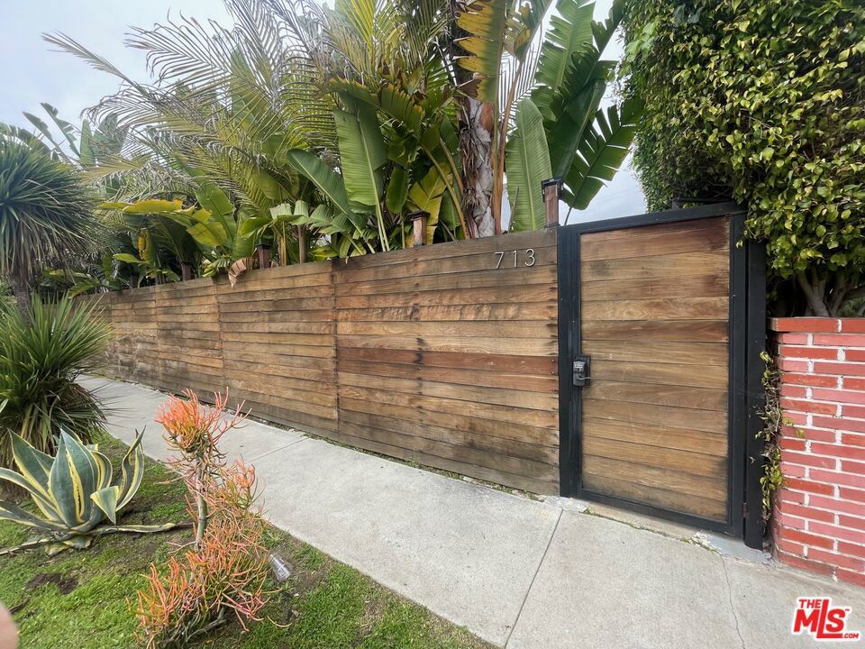 Photo of Listing #25557421