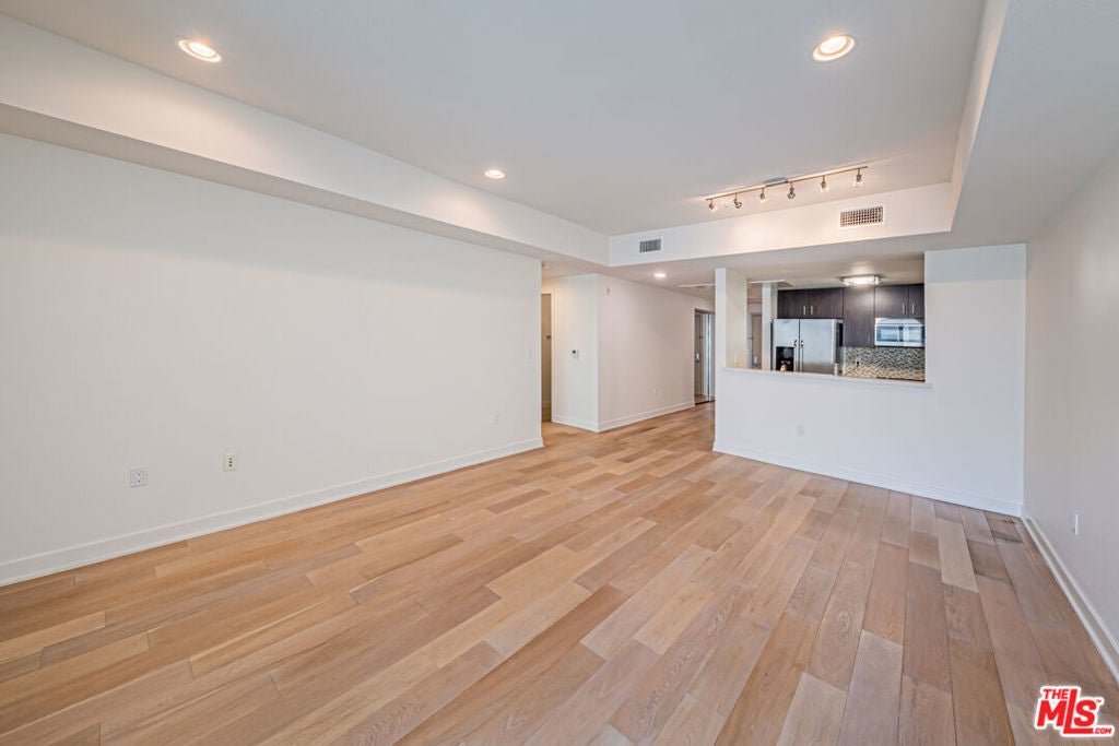 Photo of Listing #25557881