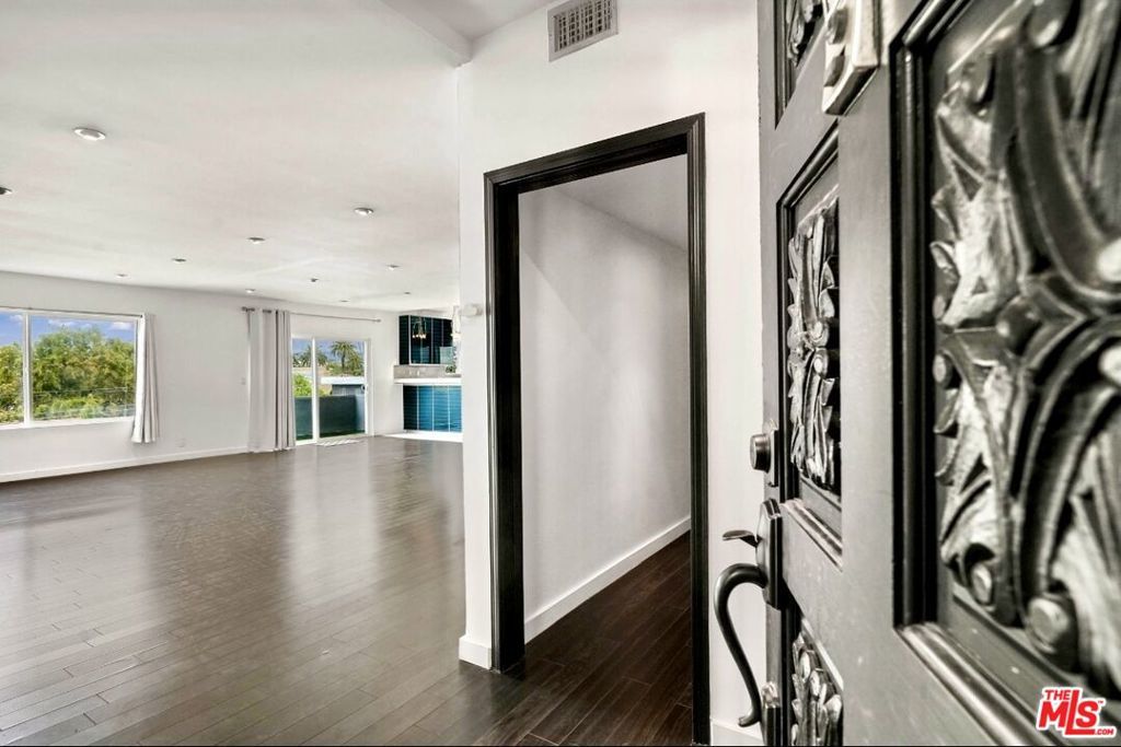 Photo of Listing #25558401