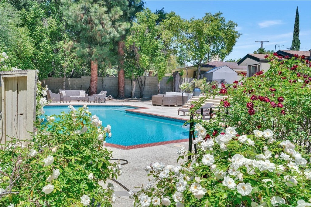 Photo of Listing #SR25145388