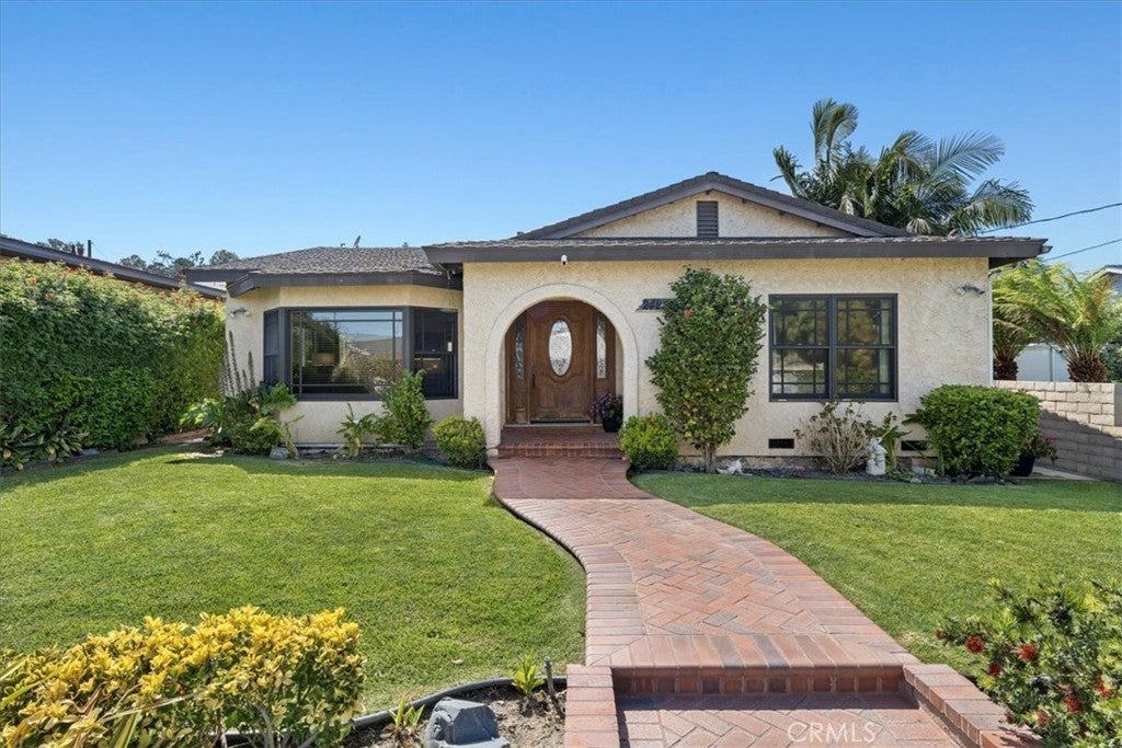 Photo of Listing #SB25145580