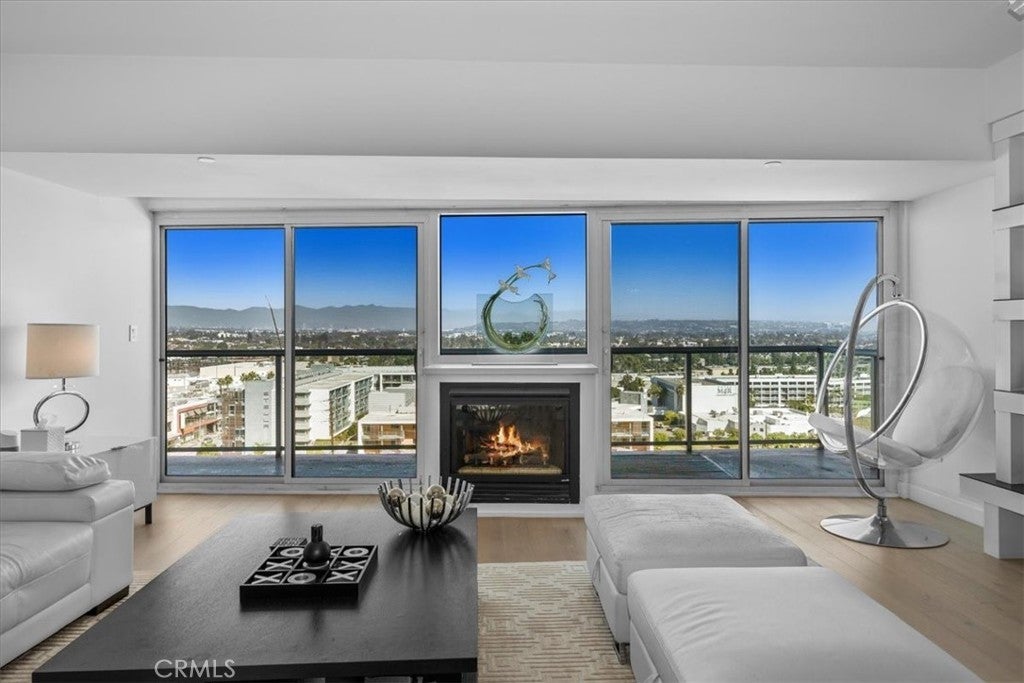 Photo of Listing #SB25145761