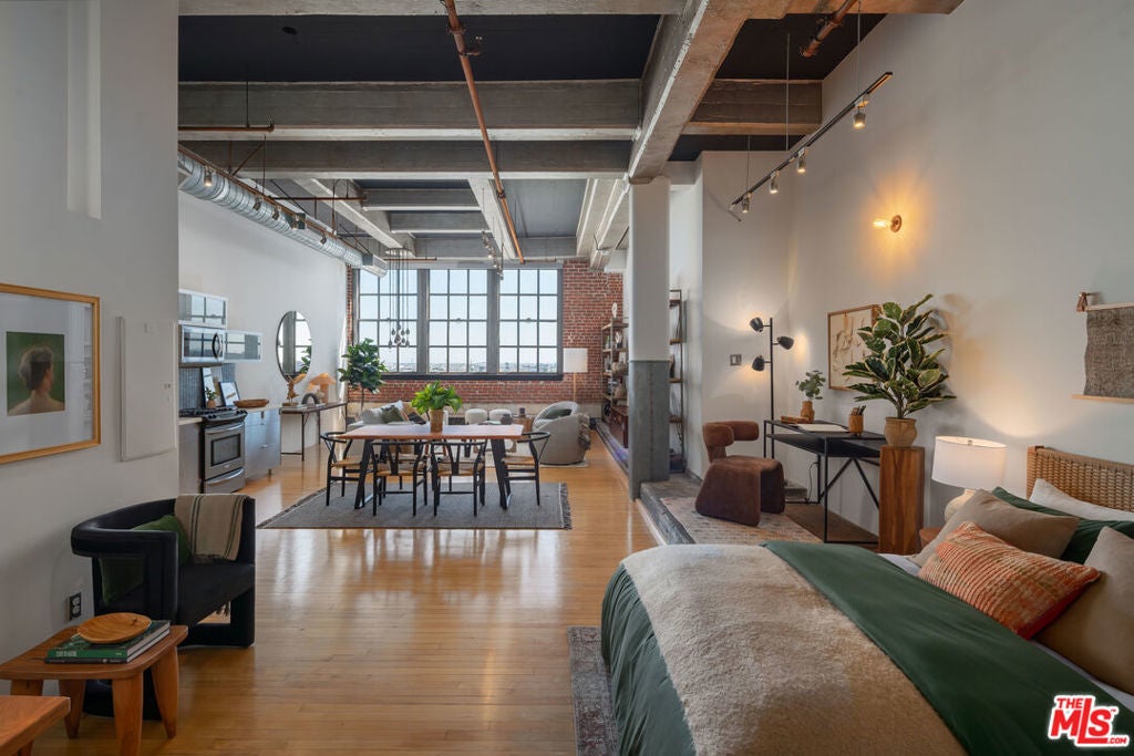 Photo of Listing #25559473