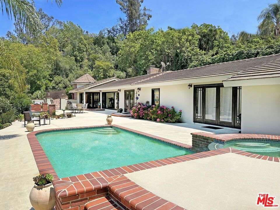 Photo of Listing #25558677