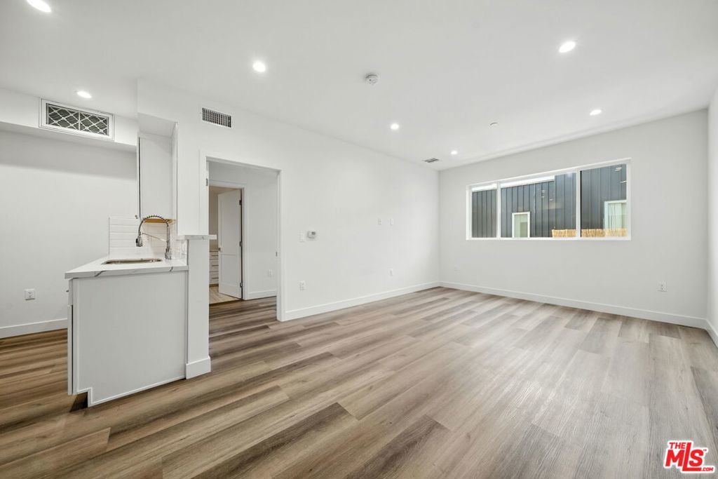 Photo of Listing #25559605