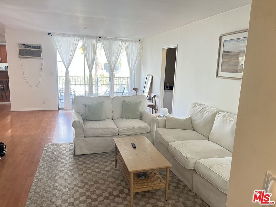 Photo of Listing #25559873