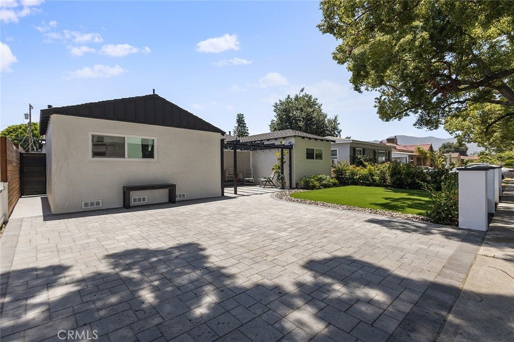 Photo of Listing #SR25148025